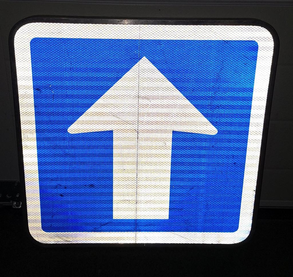Echt reflecterend verkeersbord F19 Eenrichtingsverkeer 54cm, Ophalen, Metaal, Gebruikt, 54 cm
