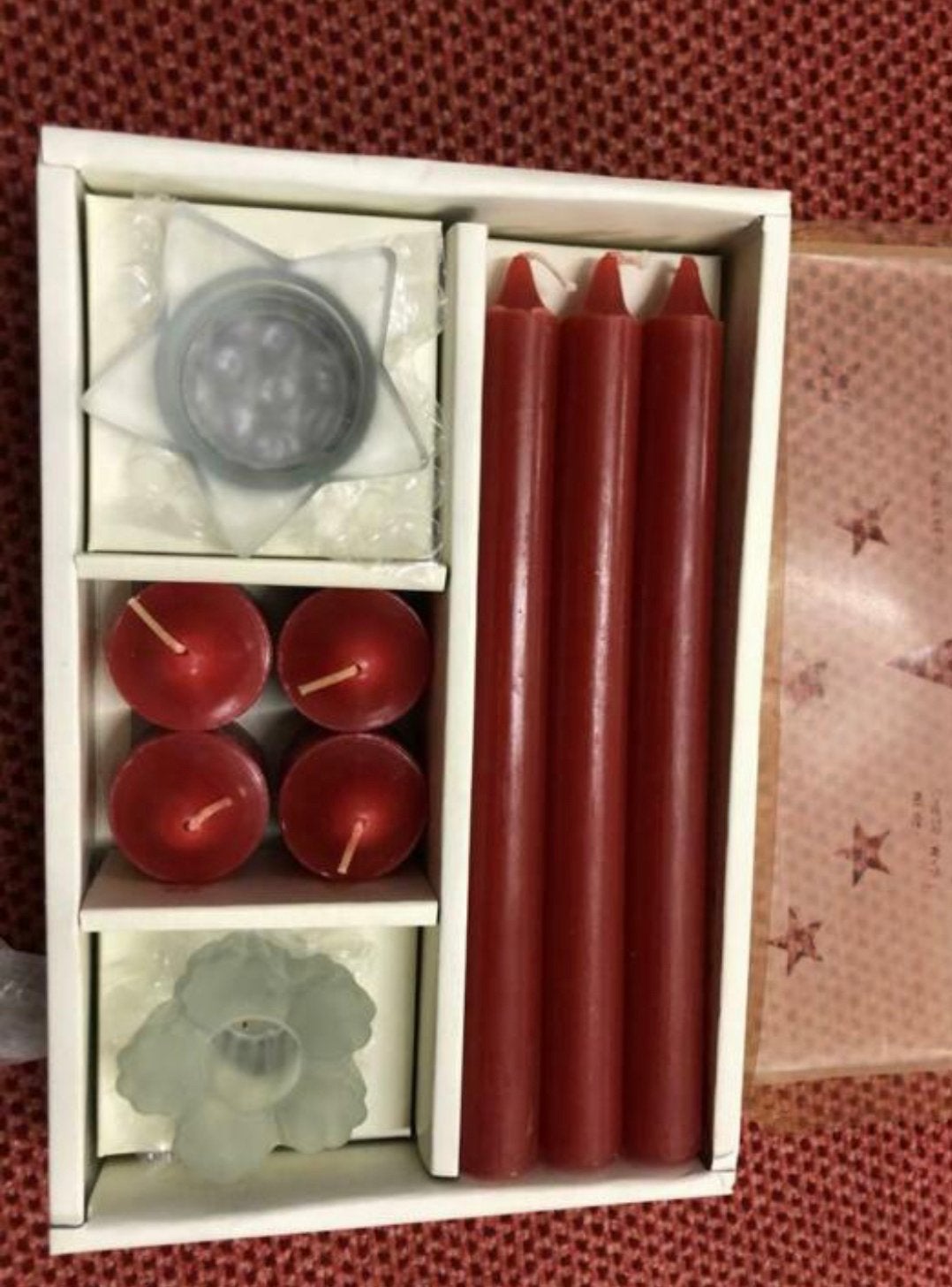 Doos kaarsen met houders, Ophalen, Zo goed als nieuw, Rood