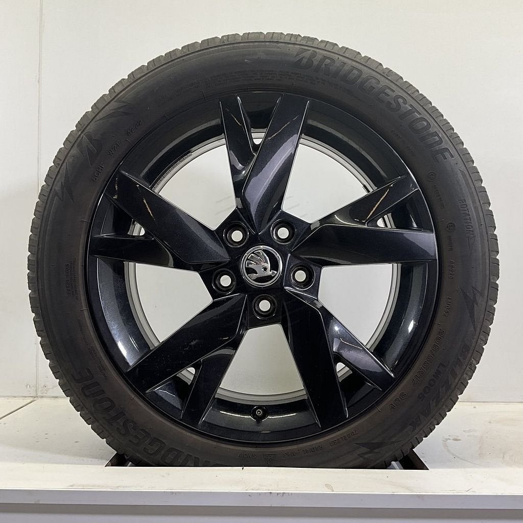 SKODA OCTAVIA IV LYRA WINTERBANDEN SET 17 INCH ORIG, Auto-onderdelen, Gebruikt, -, -, Banden en Velgen