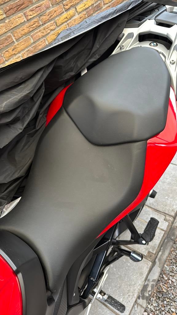Bmw  xr 1000 s Selle basse 820 mm ref : 52537717178, Motoren, Ophalen, Nieuw