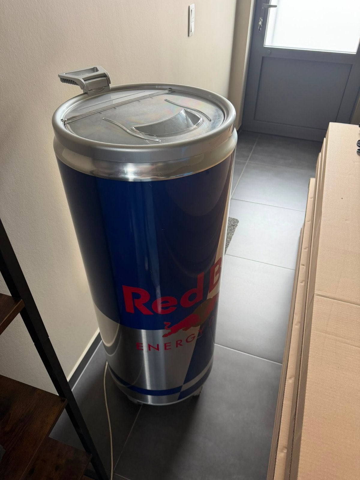 Redbull koelkast, Ophalen