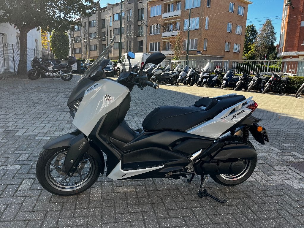 Xmax 125 Techmax+ (met Akrapovic-uitlaat), Scooter, Occasion, Bedrijf, 125 cc
