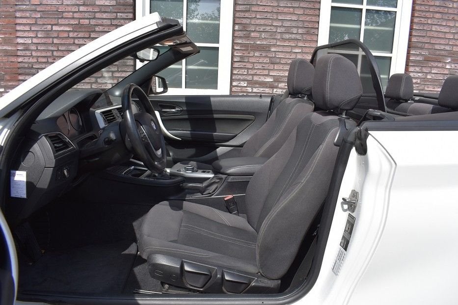 BMW 218 2 Series 218i Cabrio Executive Wij zijn op afspraak, Autos, 144 g/km, Entreprise, Cabriolet, Blanc