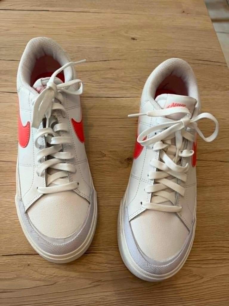 sneakers nike nooit gedragen 41 wit roze, Kleding | Dames, Schoenen, Wit, Nike, Nieuw, Ophalen of Verzenden