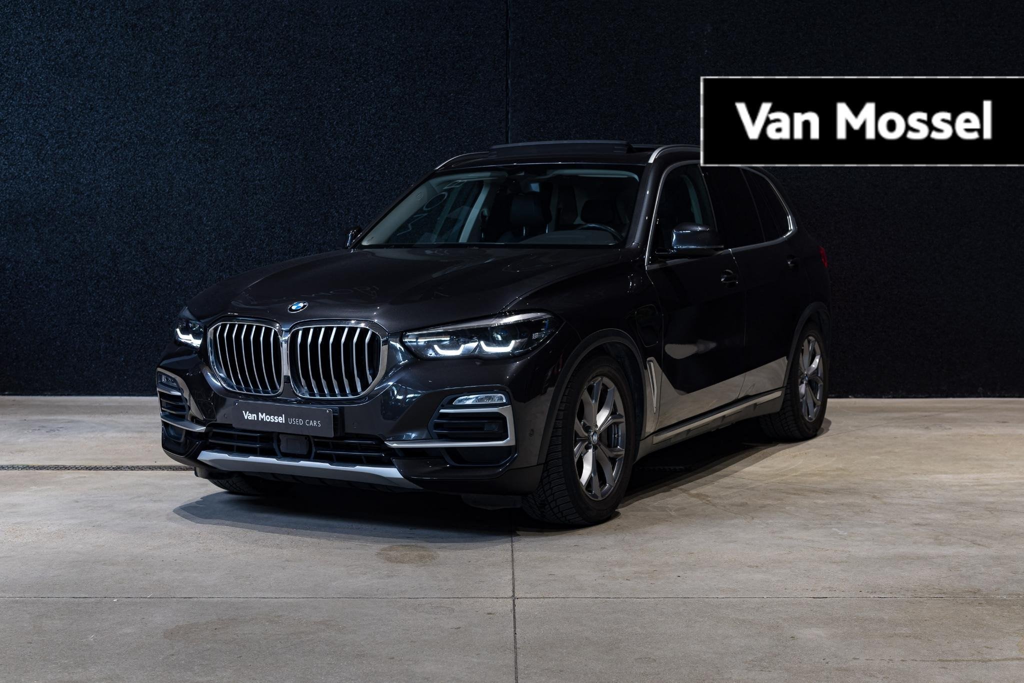 BMW X5 xDrive45e 394PK PANO | LEDER | CAMERA | Zetelverwarmi, Auto's, Stof, Gebruikt, Plug-in hybride, Bedrijf