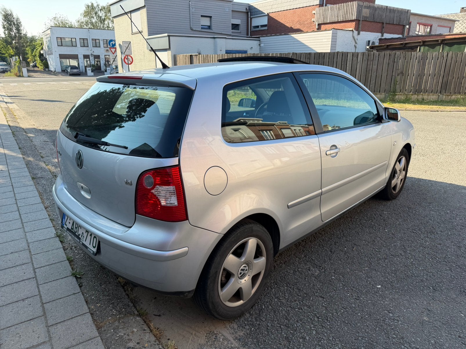 Volkswagen polo 1,4 benzine 130000 km met keuring, 4 cilinders, Bedrijf, Handgeschakeld, 1400 cc