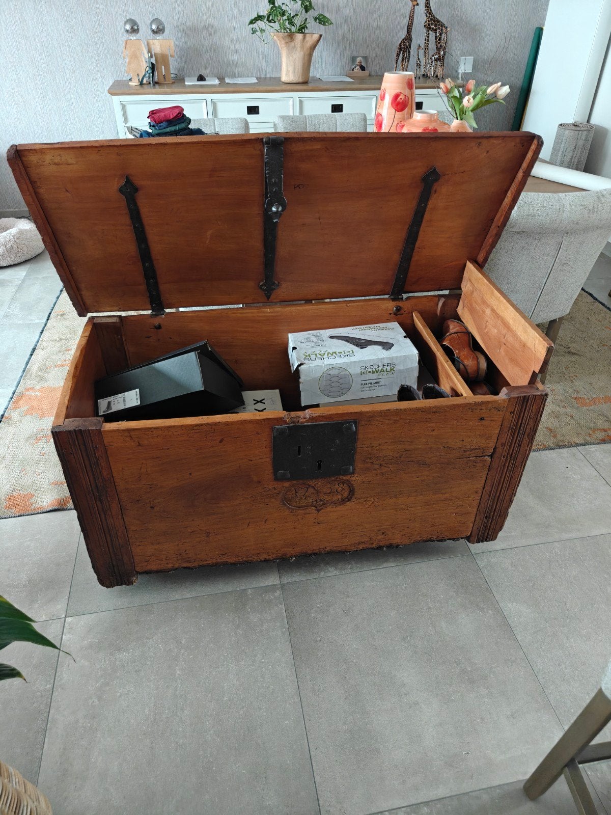 Ancienne valise de voyage 1738, Enlèvement ou Envoi