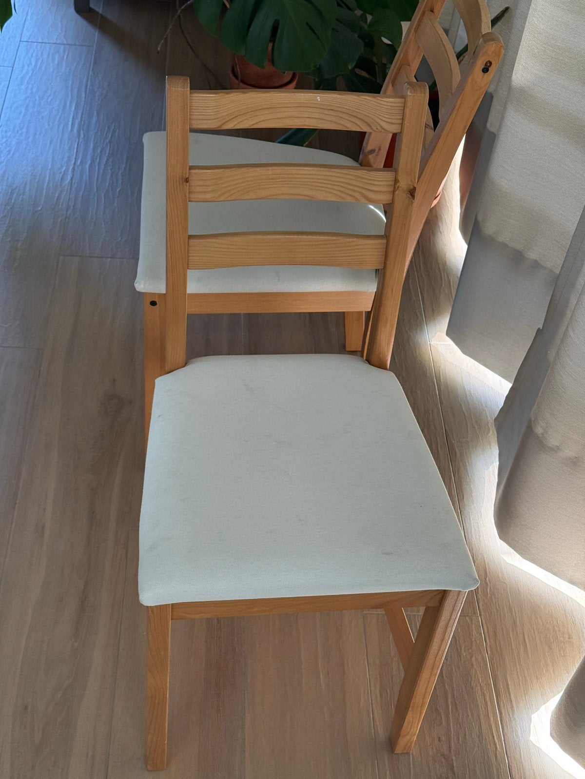 4 IKEA stoelen hout met stoffen zitting lichtgrijs, Huis en Inrichting, Ophalen, Zo goed als nieuw, Vier, Grijs