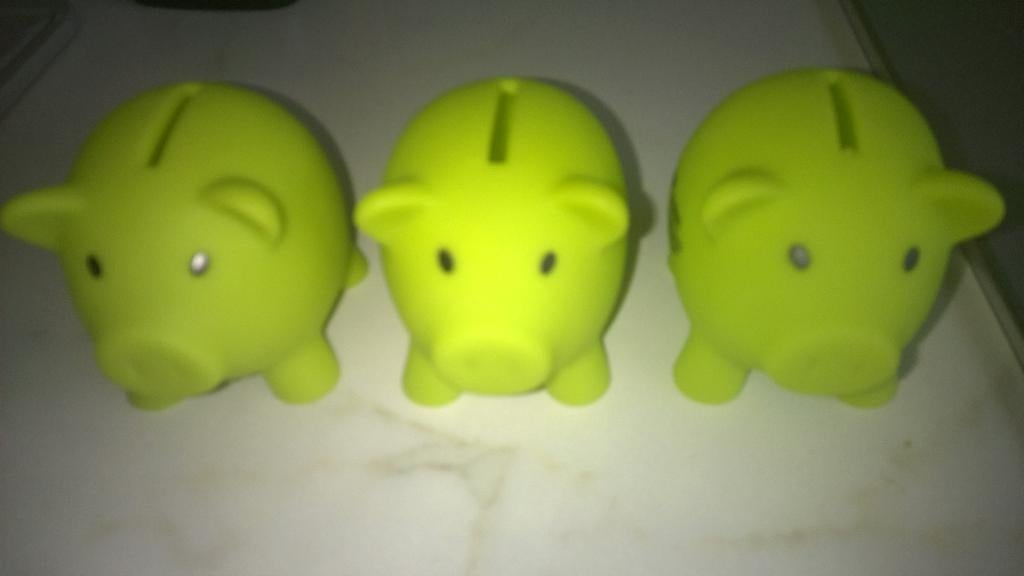 3 gelijkaardige kunststof  spaar varkens / potten, Enlèvement ou Envoi, Comme neuf, Synthétique, Animal