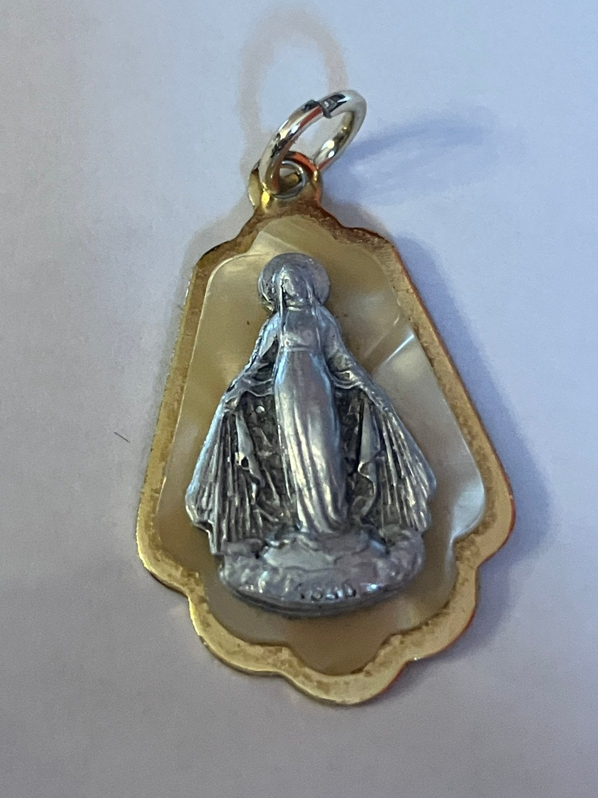 Vintage religieuze medallion, Bijoux, Sacs & Beauté, Pendentifs, Enlèvement, Utilisé, Jaune
