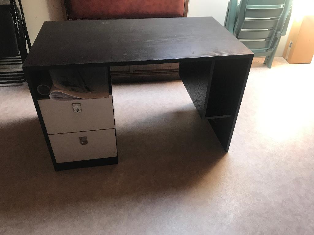 bureau, Ophalen, Zwart, Gebruikt, Spaanplaat of MDF