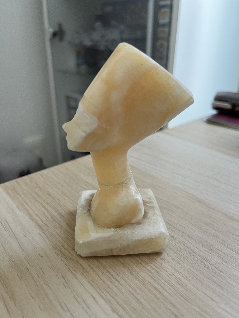 Handgesneden albasten buste van Nefertiti, Ophalen, Gebruikt, Religie