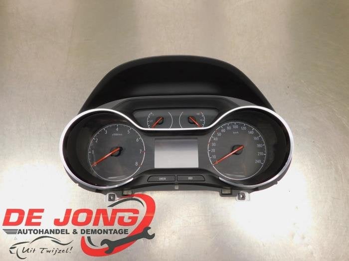 Instrumentenpaneel van een Opel Crossland X, Gebruikt, -, -, Opel
