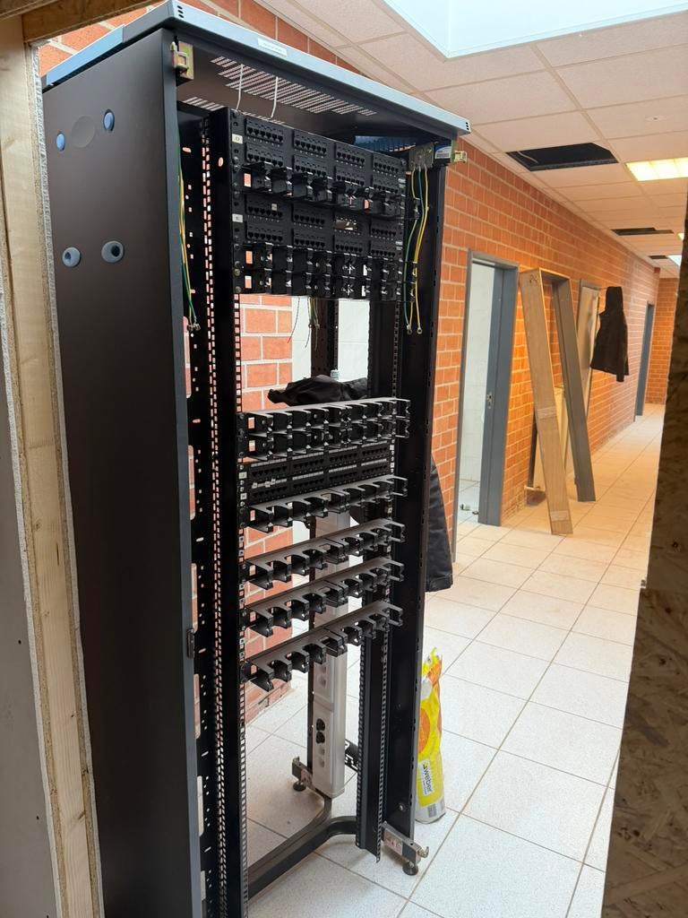 3 patchkasten, Computers en Software, Ophalen, Zo goed als nieuw