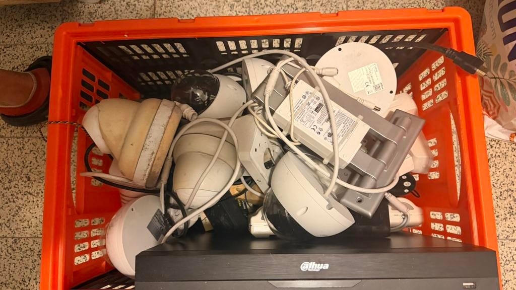 Lot surveillance cameras et detecteurs, Enlèvement, Utilisé