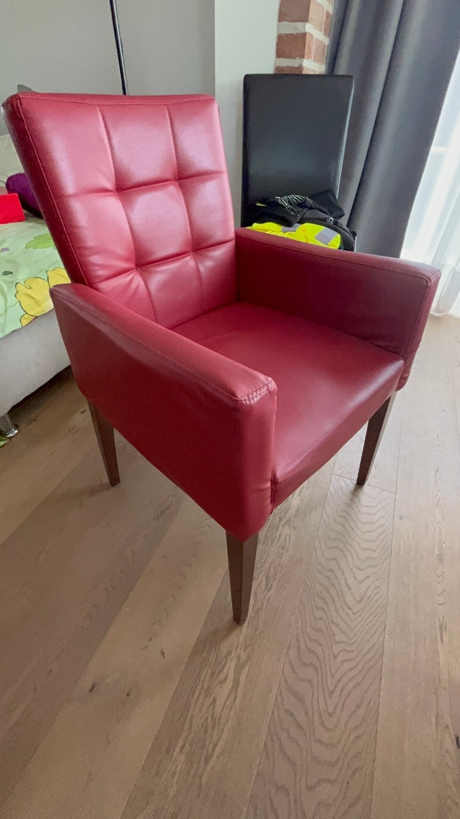 50 sièges (rouge et jaune), Enlèvement, Comme neuf, Synthétique
