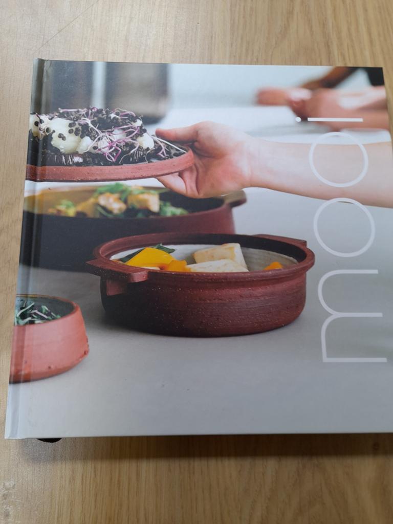 Kookboek Rhainpharma M.O.O.I, Ophalen