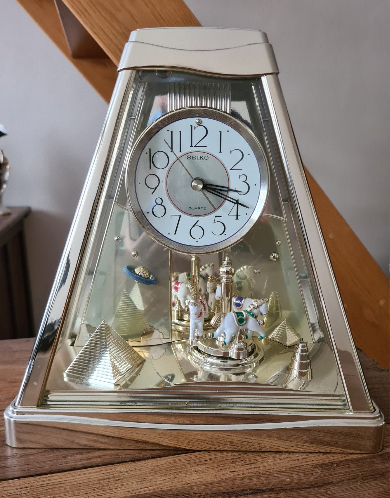 Horloge met paardenmolen, Huis en Inrichting, Woonaccessoires | Klokken, Ophalen, Zo goed als nieuw, Seiko