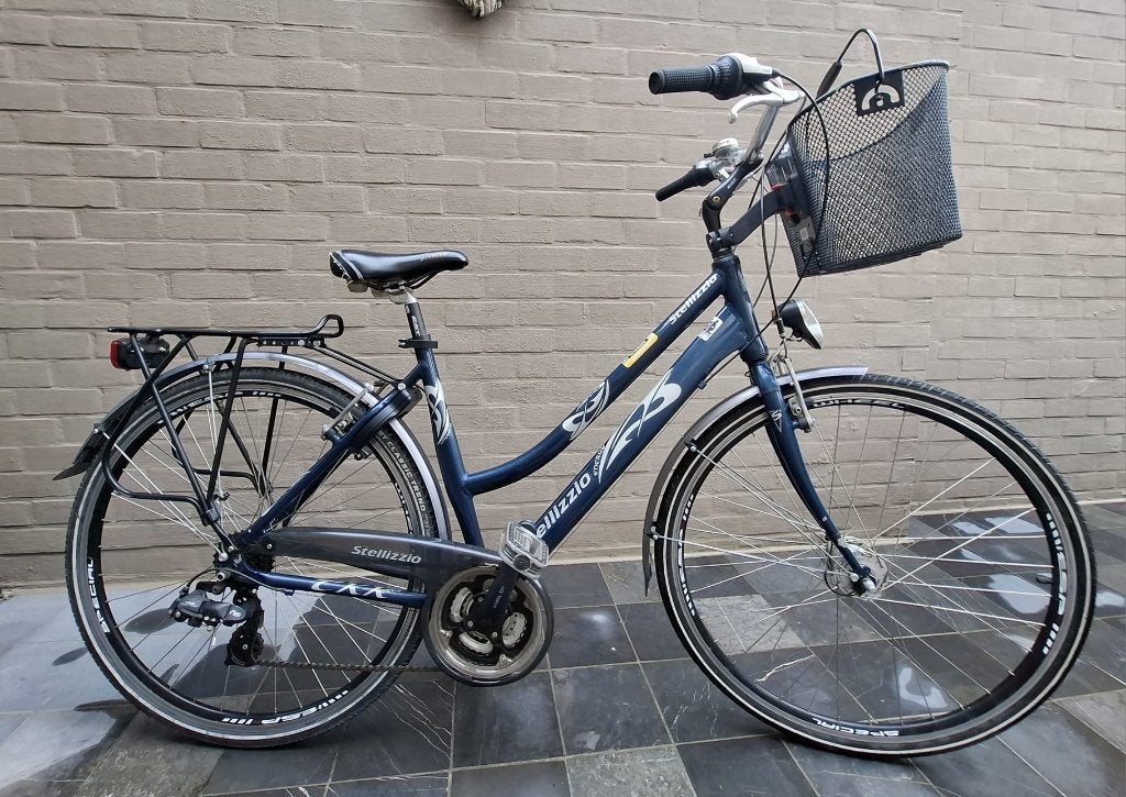 Donkerblauwe Stellizzio staat klaar voor een nieuwe eigenaar, Fietsen en Brommers, Gebruikt, Velgrem, Versnellingen, 50 tot 53 cm