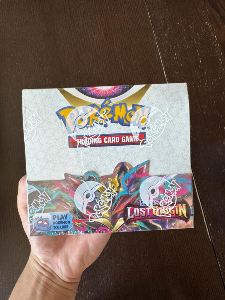 Pokemon Lost Origin Booster Box, Ophalen of Verzenden, Zo goed als nieuw, Booster