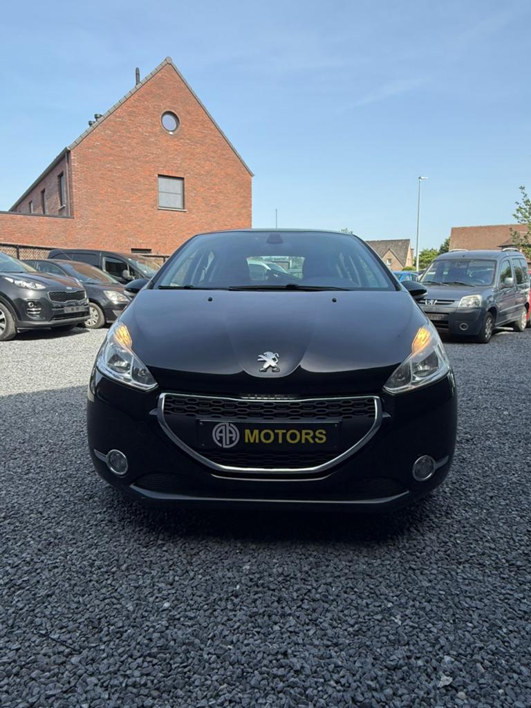 Peugeot 208 1.2 Essence, Autos, Euro 6, Entreprise, Noir, 5 places