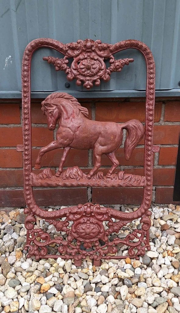 2 x rustiek gietijzeren raamrooster, deurrooster met paard., Antiek en Kunst, Ophalen