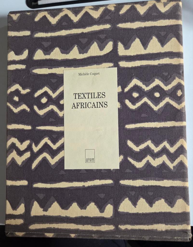 Afrikaans textielkunstboek — Michèle Coquet — Adam Biro, Antiek en Kunst, Antiek | Boeken en Manuscripten, Ophalen of Verzenden