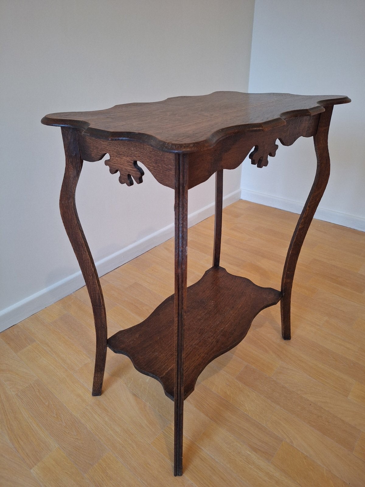 Magnifique table d’appoint vintage en bois