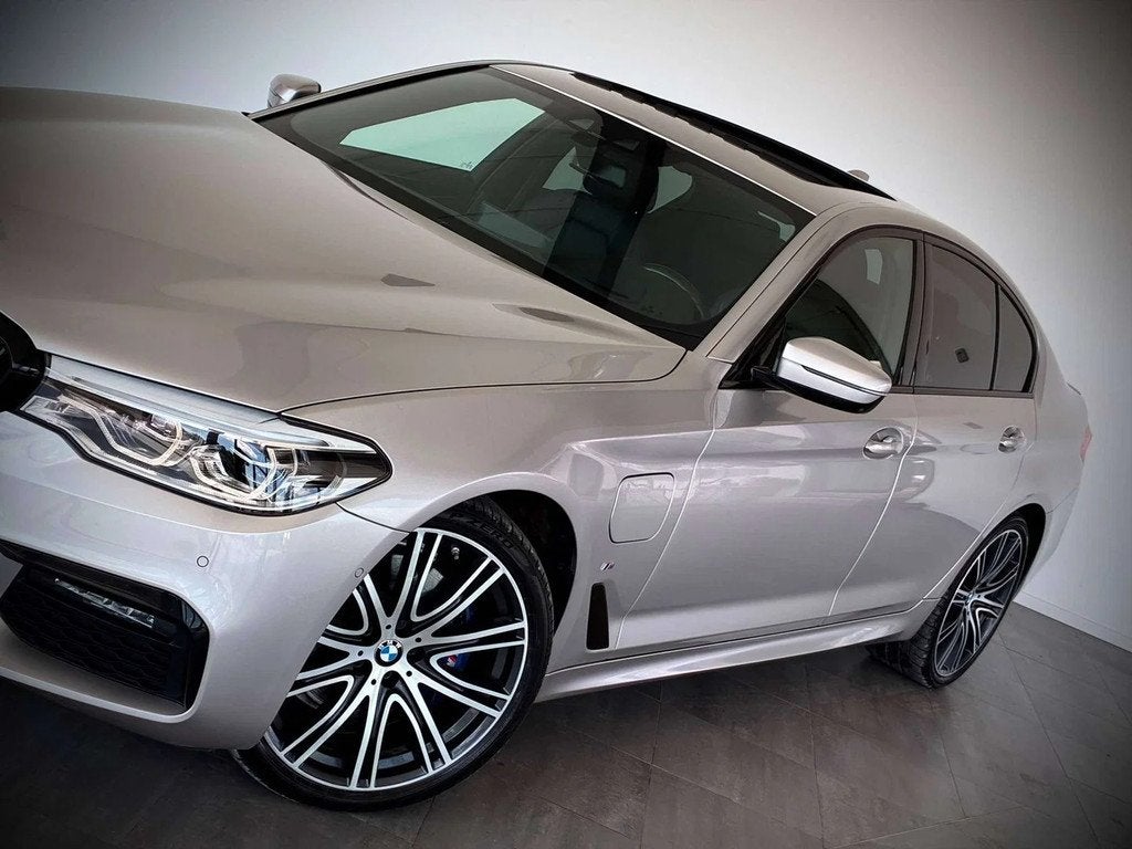 BMW 5 Serie 530 eA xDrive PHEV FULL PACKM-COCKPIT-T.O-CARPLA, Auto's, BMW, Automaat, 4 cilinders, Leder, Bedrijf