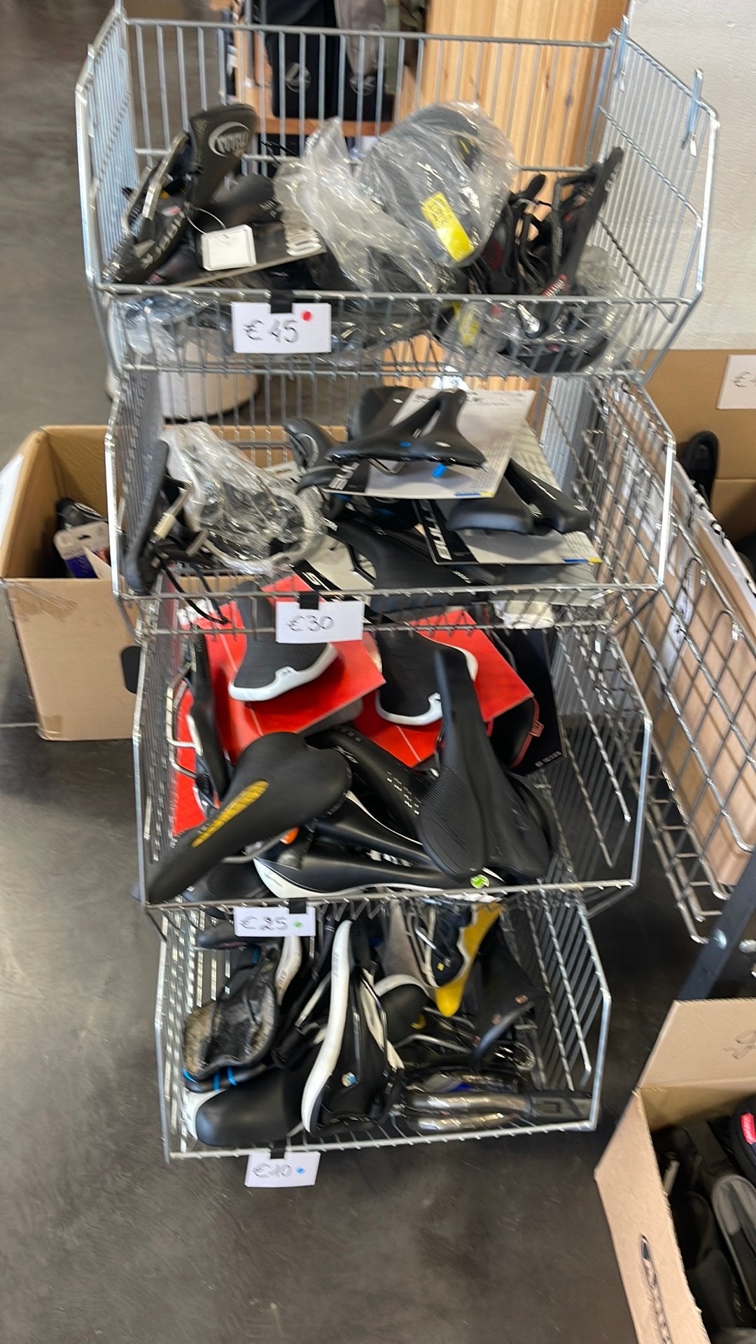 Uitverkoop eindereeks zadels, Fietsen en Brommers, Ophalen, Nieuw