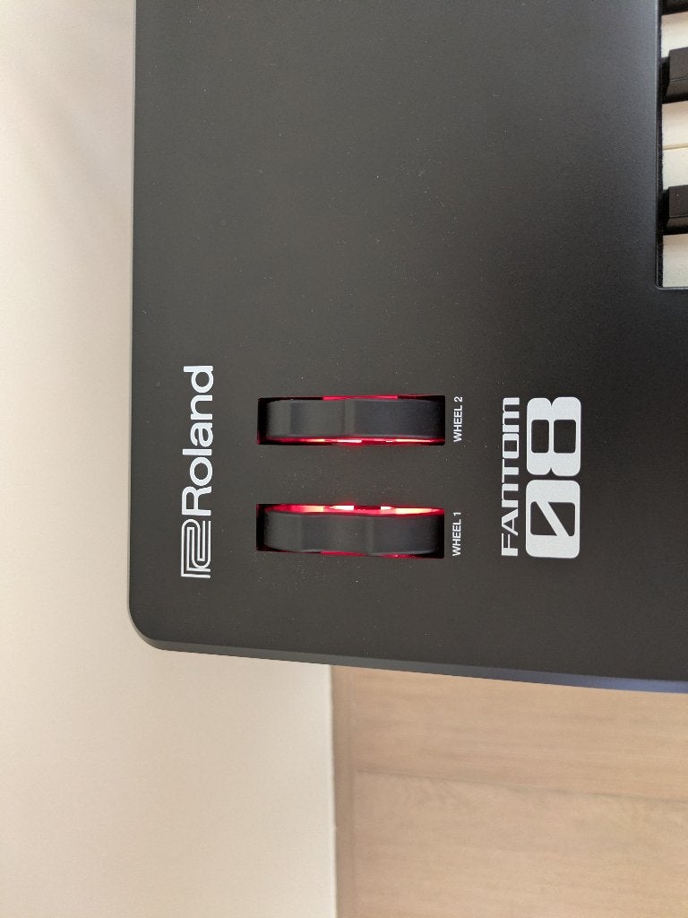 Roland Fantom - 08 synthesizer met actieve luidspreker, Musique & Instruments, 88 touches, Roland, Comme neuf, Enlèvement