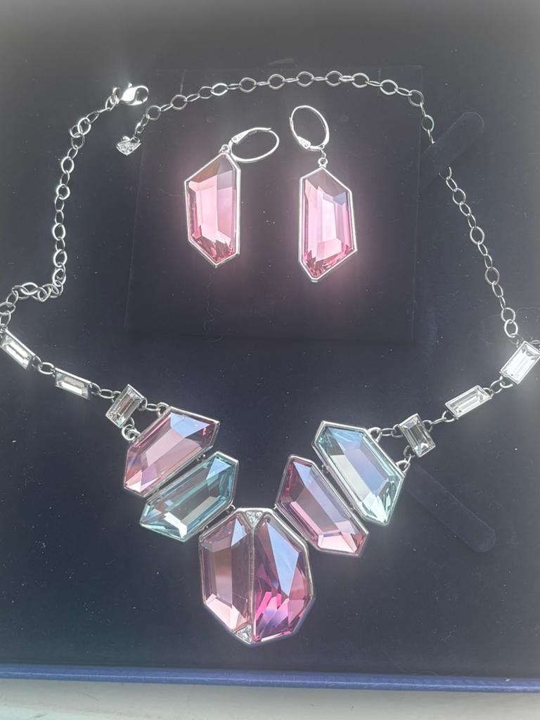 SWAROVSKI, Handtassen en Accessoires, Kettingen, Overige materialen, Nieuw, Ophalen of Verzenden, Roze