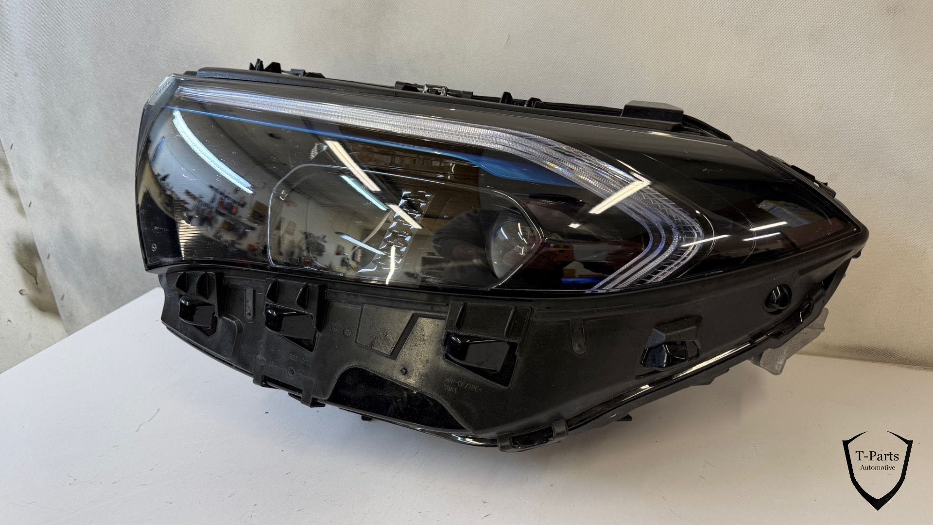 Mercedes EQA EQB koplamp lamp links 243 W243 LED A2439062701, Gebruikt, Mercedes-Benz AG, Mercedes-Benz, Mercedesstrasse 120
70372  Stuttgart, DE