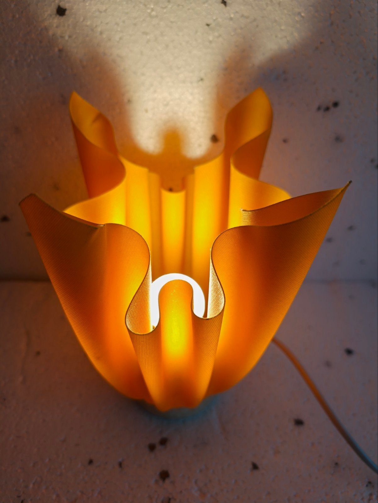 Vintage GEORGIA JACOBS oranje hars gevouwen lamp, Overige merken, Vintage, Verzenden, E14 (klein)
