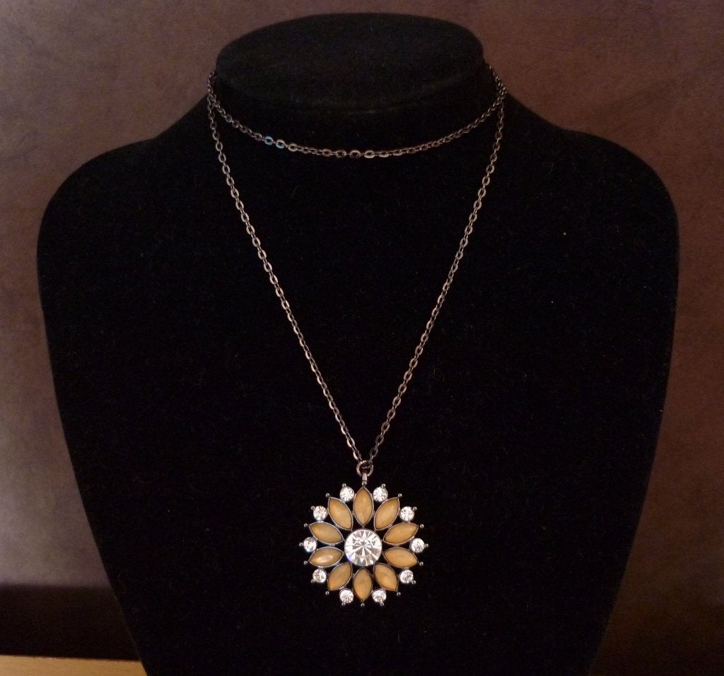 Antracietkleurige ketting strass bloem hanger beige stenen, Handtassen en Accessoires, Kettingen, Ophalen of Verzenden, Beige