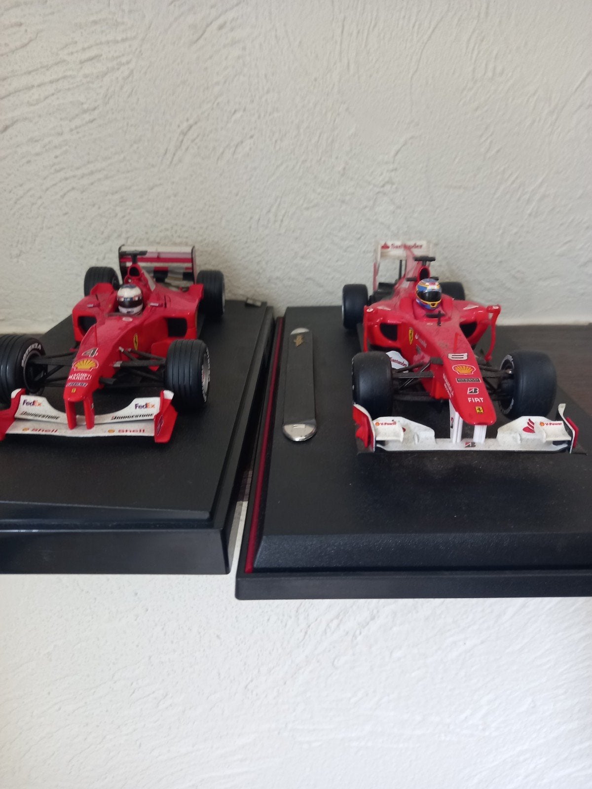 lots de deux Ferrari de courses à l'échelle 1/18, Enlèvement, Utilisé, Voiture