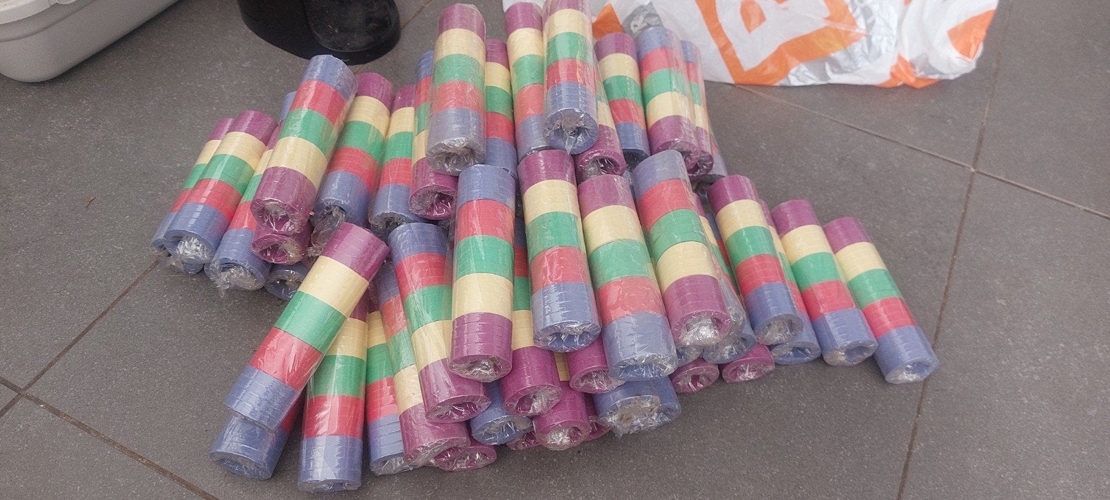 +/-60 rouleaux de serpentin, Enlèvement ou Envoi