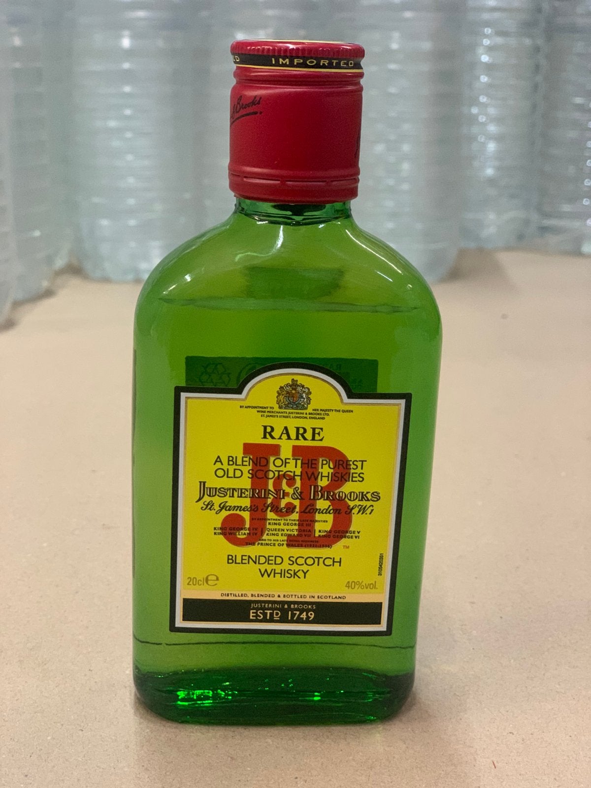J&B Blended Scotch Whisky 20cl – Carton de 24 bouteilles, Enlèvement ou Envoi, Comme neuf