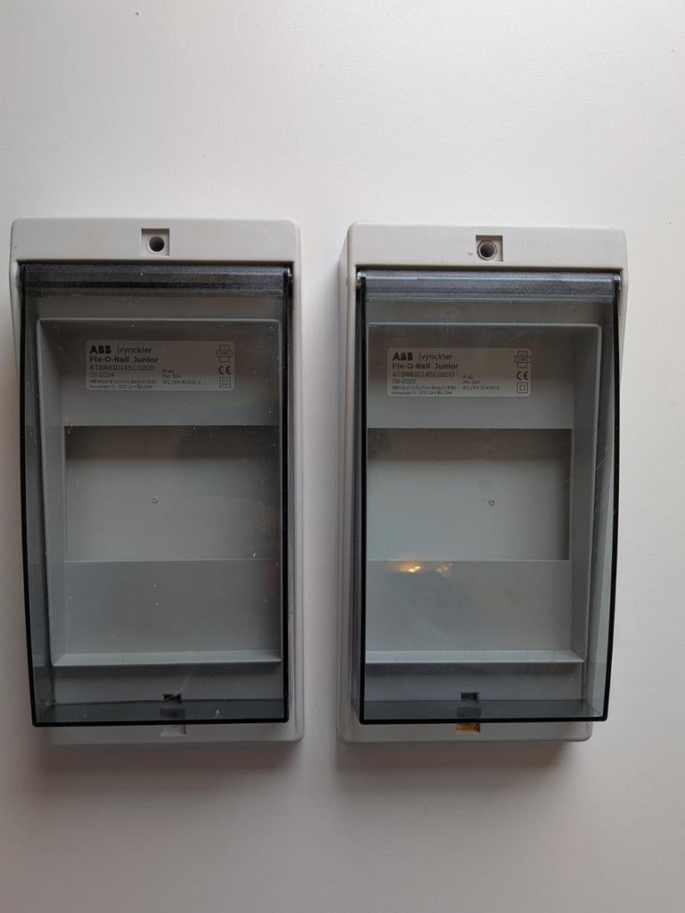 2 boîtiers de distribution ABB Vynckier Fix-O-Rail Junior, Bricolage & Construction, Enlèvement, Comme neuf, Autres types