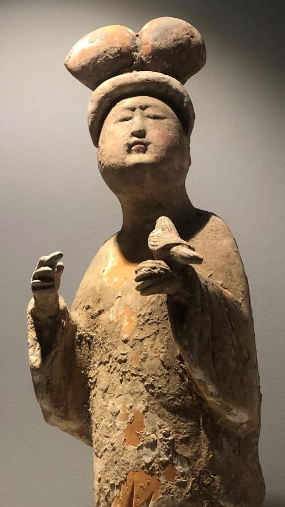 Zeldzaam beeld van „Fat Lady” met een vogel uit de Tang, Ophalen