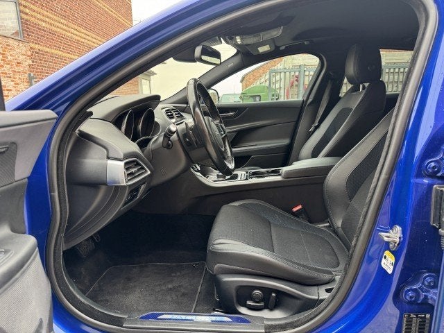 Jaguar Xe "R-sport" Xenon/keyles/MERIDAN/trekhaak/AUTOMAAT, Auto's, Automaat, 4 deurs, Achterwielaandrijving, 1800 kg
