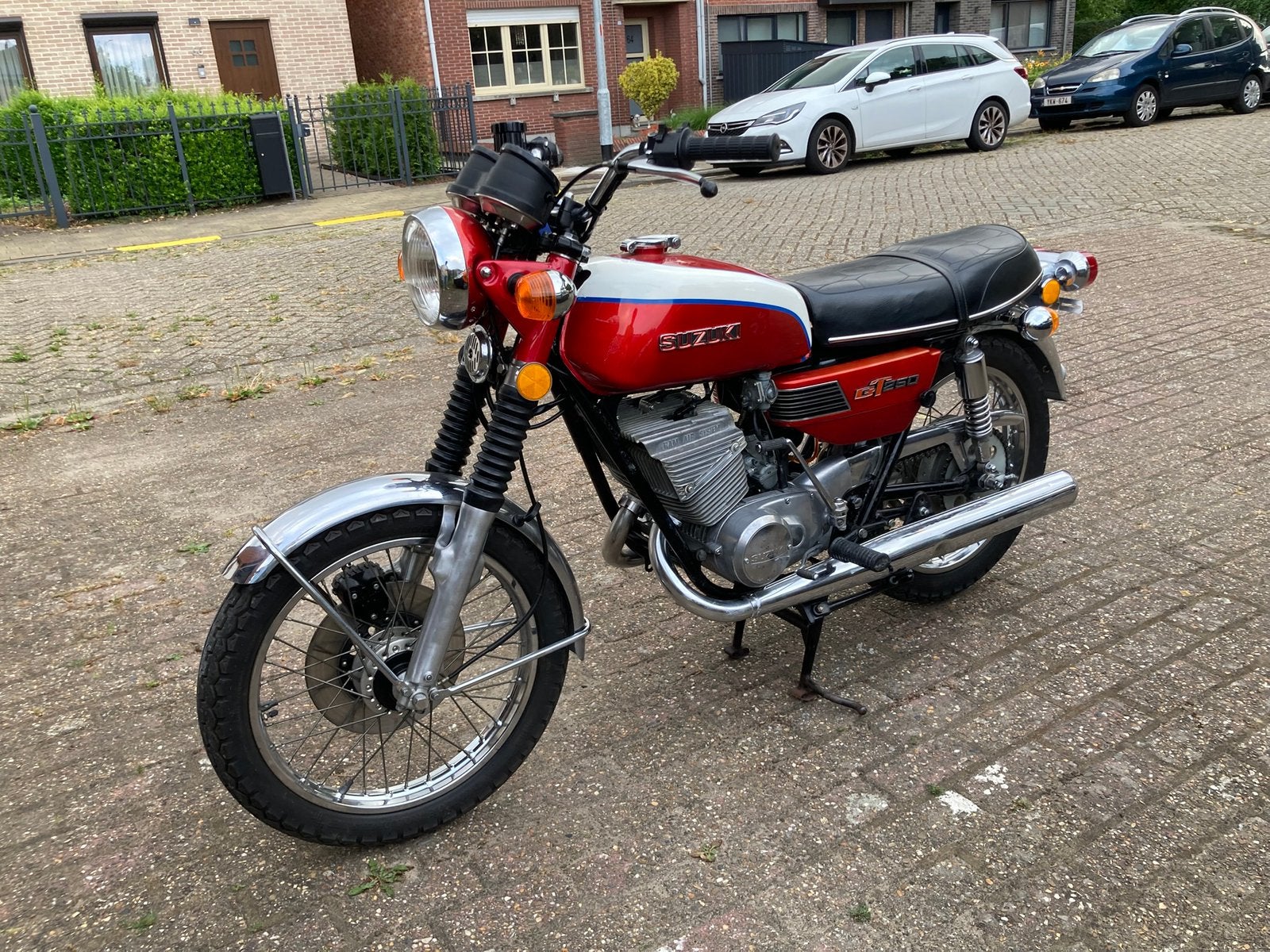 Suzuki GT250 tweetakt - met keuring, Motoren, Motoren | Suzuki, 250 cc, 2 cilinders, Particulier, Minimaal motorrijbewijs A2