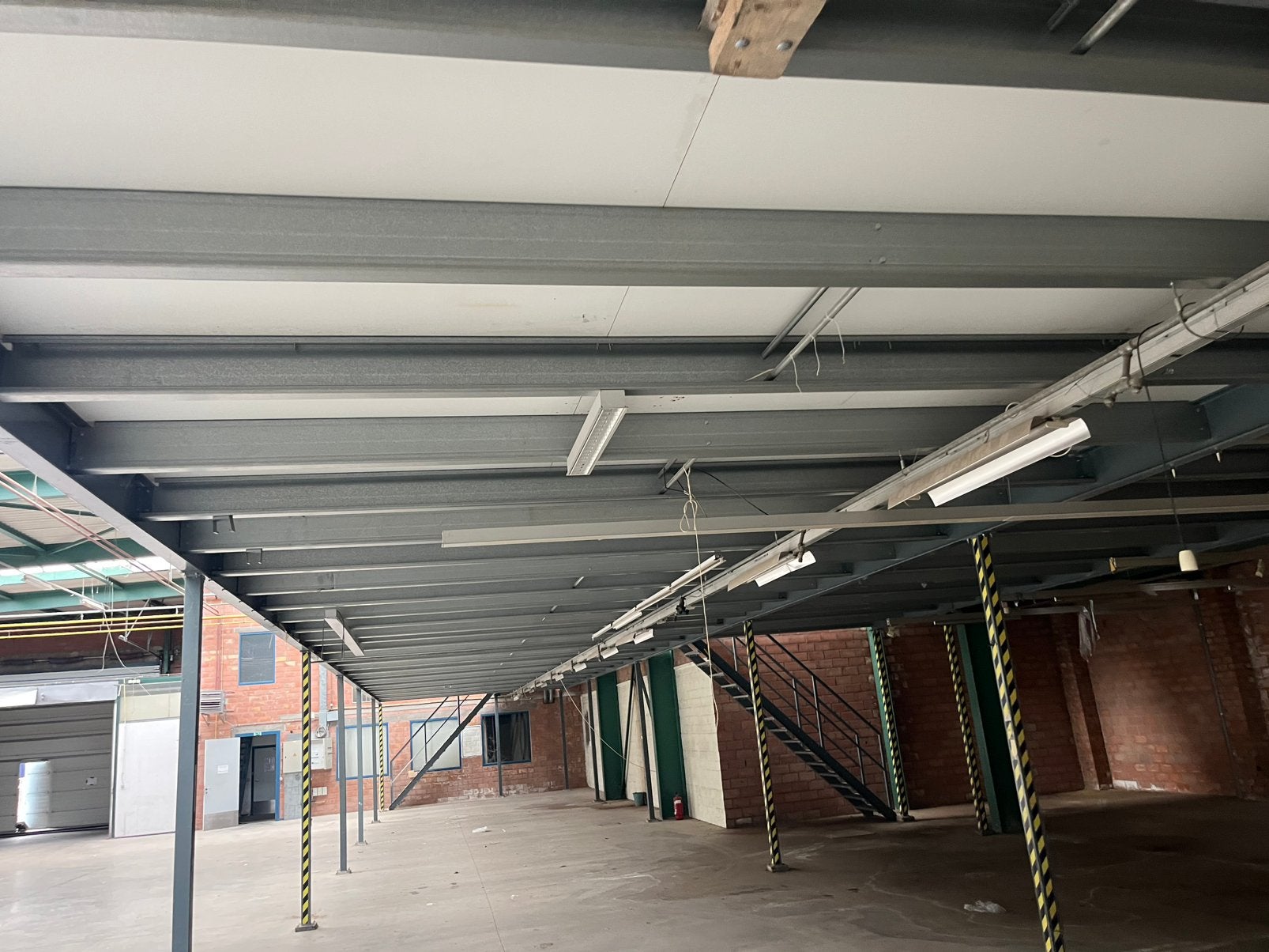 Premier étage usagé, mezzanine, Enlèvement