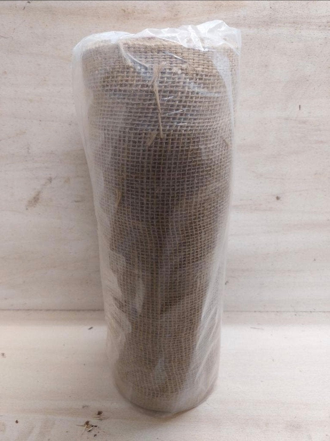 Tissu en maille de jute (rouleau complet de 25 m) - 30 cm
22, Enlèvement