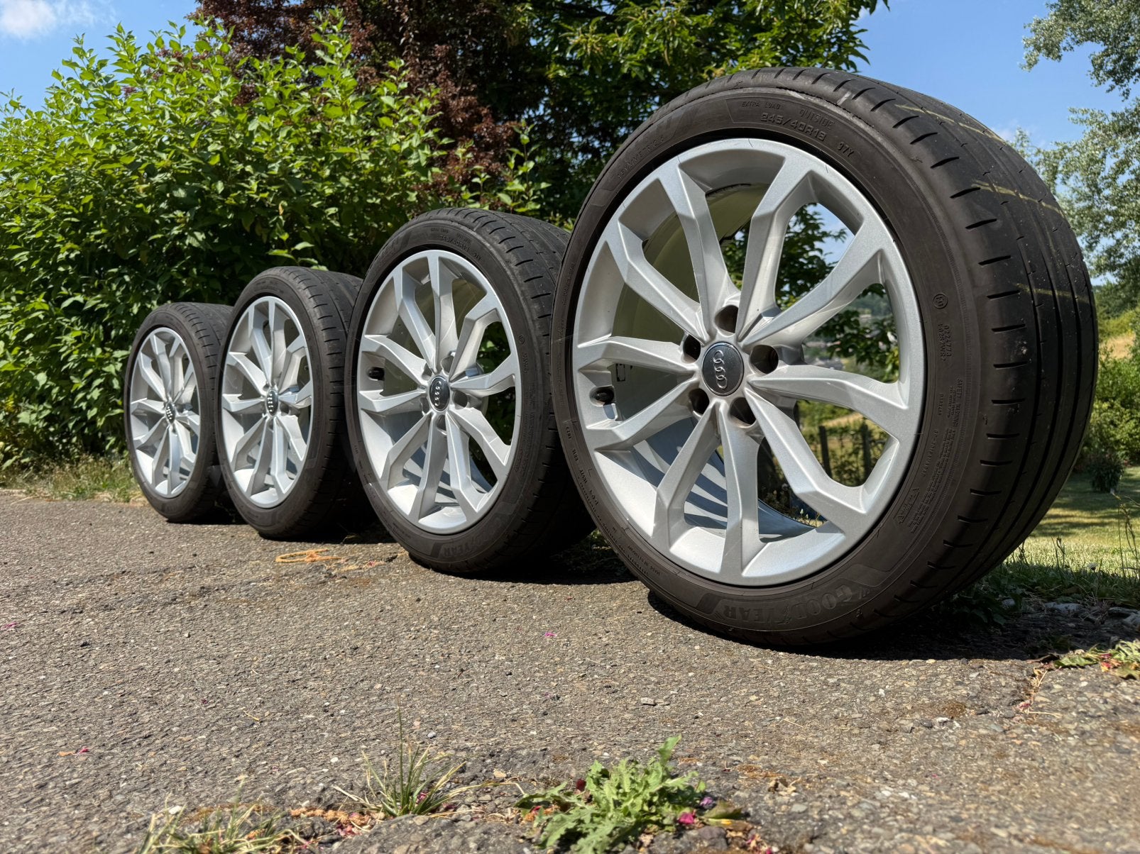 Jantes origine Audi sline pneus été 245/40 r18, Autos : Pièces & Accessoires, Pneus & Jantes, Pneu(s), Pneus été, 18 pouces, Enlèvement