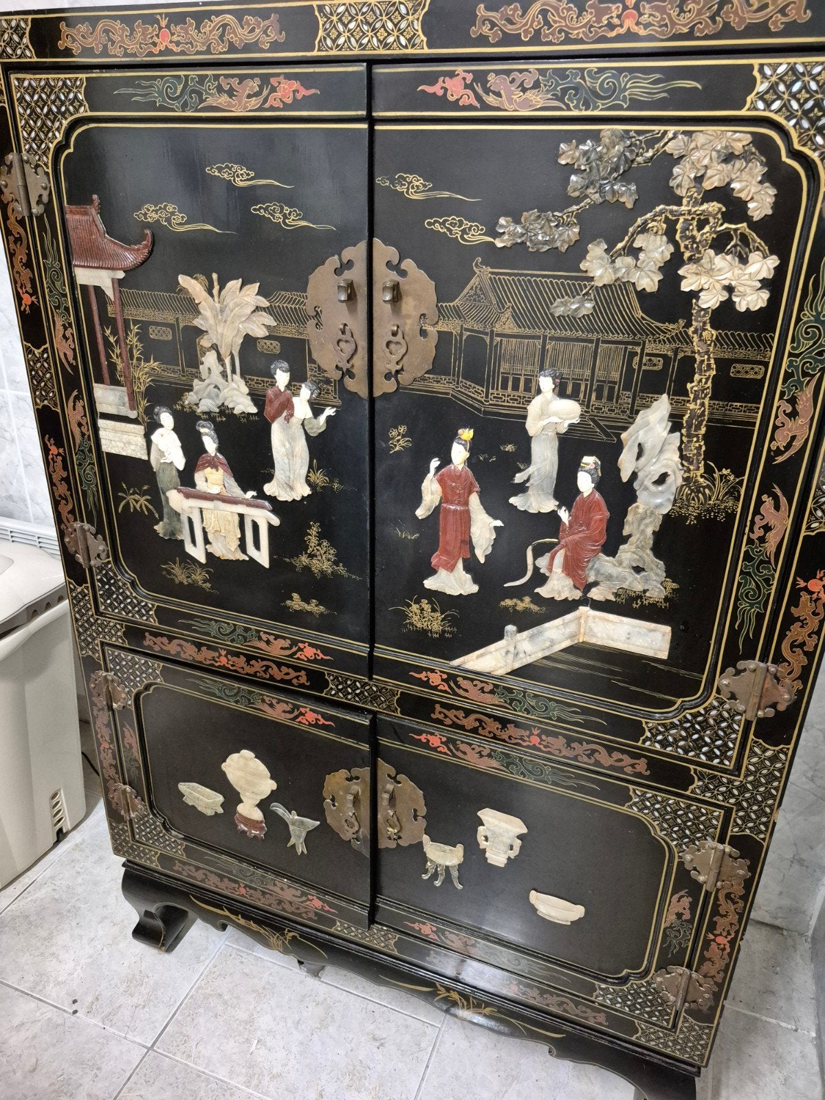 Grote Chinese gelakte kast – handwerk – zeer gedetailleerde, Antiek en Kunst, Ophalen