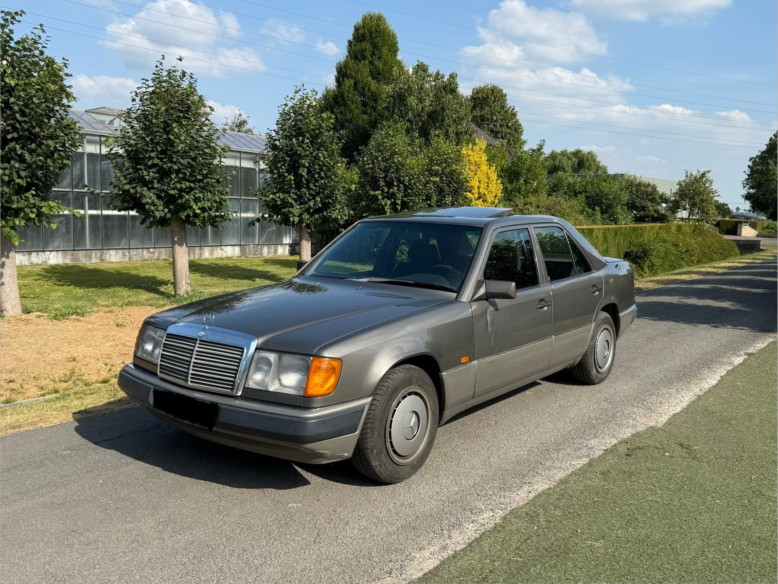 Mercedes 200 Diesel oldtimer 5 vitesse manueel, Auto's, Achterwielaandrijving, Zwart, Bruin, Open dak