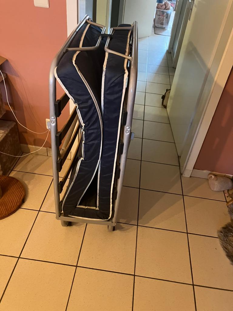 Logeerbed, Huis en Inrichting, Woonaccessoires | Krantenbakken en Lectuurbakken, Ophalen, Zo goed als nieuw