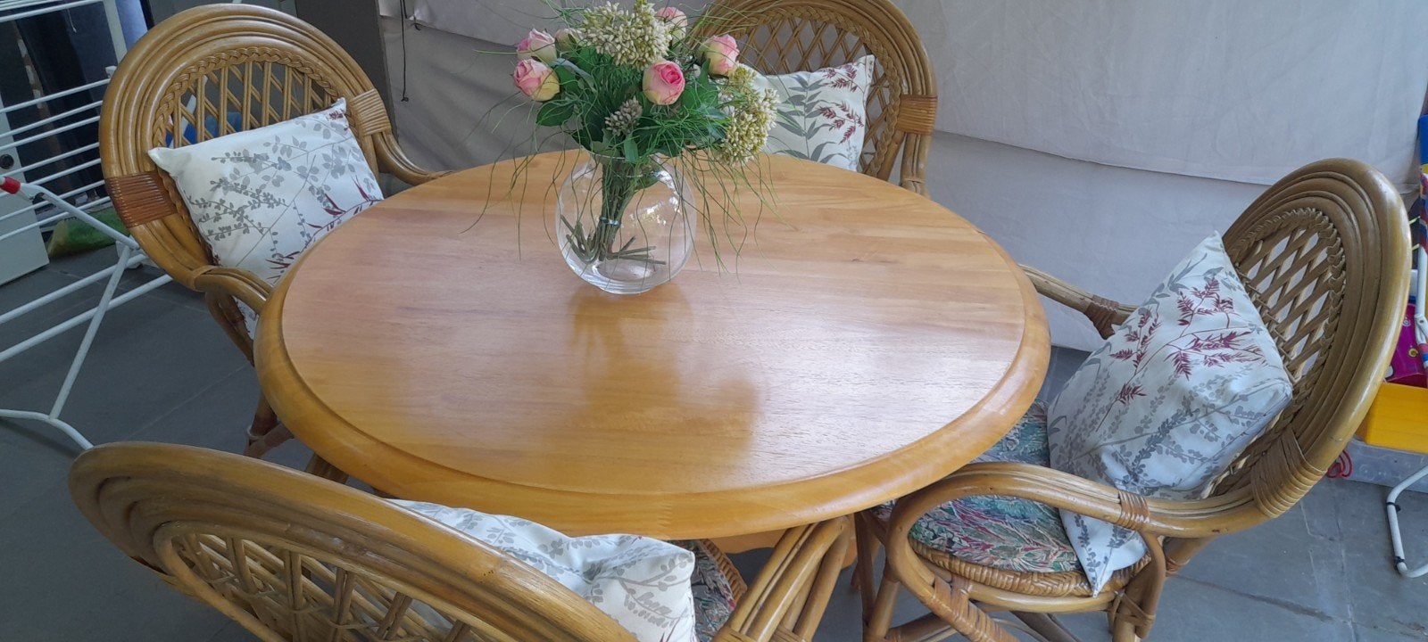 Table + 4 chaises + 8 coussins en bon état, Enlèvement, Utilisé, 4 places, Salons de jardin