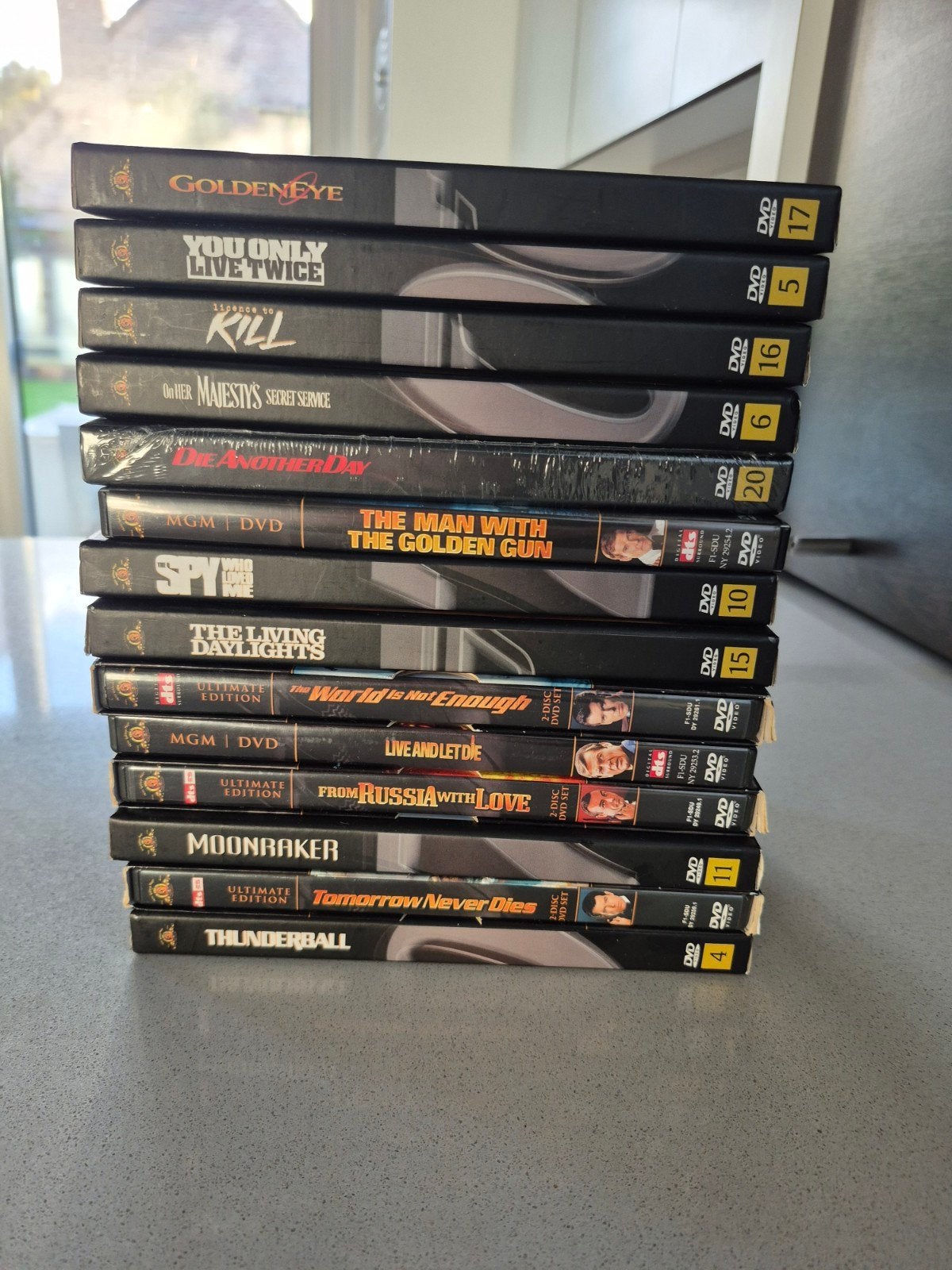 14 Dvd´s James Bond, Cd's en Dvd's, Ophalen